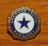 Insigne American Legion Auxiliary Pinback Pin Pat.55398 - Broche De La Légion Américaine  - Etats-Unis - United States - Etats-Unis