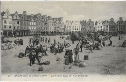 Arras La Grande Place Un Jour De Marche En 1926 - Arras