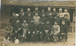 Photo Groupe De Militaire Avec Casques Coloniaux Format 17/11 - War, Military