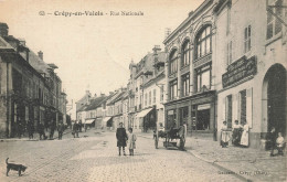 Crépy En Valois * Rue Nationale * Vins En Gros * Commerces Magasins Enfants Villageois - Crepy En Valois