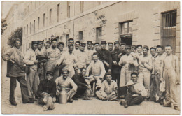 Militaria : Militaire : Carte Photo : Groupe De Soldats En Pose : Accordéon - Appareil Photo : Régt. à Identifier - Personaggi