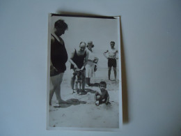 GREECE OLD PHOTO FAMILY IN BEACH - Grèce
