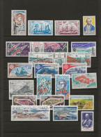 TAAF LOT DE 22 TIMBRES N** TRES BONNE COTE - Collections, Lots & Series