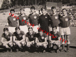 FOOTBALL, Football Club - Soccer Players From Yugoslavia In Czechoslovakia / With Signatures On Back ! ( 1968 ) - Sports