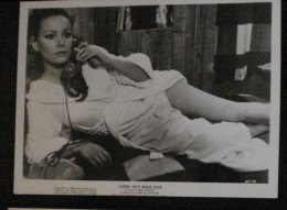 Claudine Auger Listen, Let's Make Love Lobbycard Filmphoto - Identified Persons