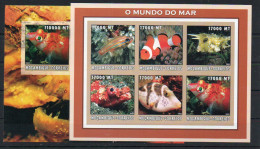 MOZAMBIQUE - 2002 - TROPICAL FISH SHEETLET OF 6 + SOUVENIR SHEET IMPERFORATE  MINT NEVER HINGED - Mozambico