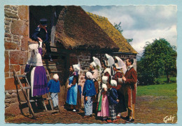 LA NORMANDIE - Visite Au Fenil - Coiffes D'Argentan, Bayeux Le Bô " - Costumes