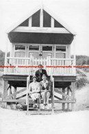 F006255 House On The Beach. Family Are Sitting On The Stairs - REPRODUCTION - Other & Unclassified