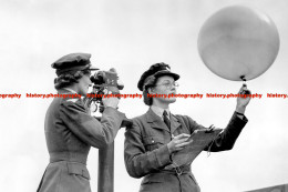 F009885 WAAF Girls. WW2 - REPRODUCTION - Autres & Non Classés