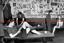 F009887 ATS Girls Relaxing. WW2 - REPRODUCTION - Autres & Non Classés