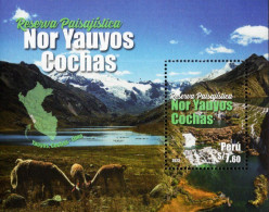 Peru - 2023 - Nor Yauyos Cochas Landscape Reserve - Llamas - Mint Souvenir Sheet - Peru