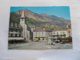 LARUNS ( 66 Pyrenees Orientales ) LA PLACE DU VILLAGE ET LE PIC DES CINQ MONTS PLACE ANIMEES AUTOS COMMERCES - Autres & Non Classés