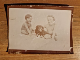 19225.   Due  Fotografie D'epoca Bambini Al Mare Con Cane 1922 Italia - 9x6,5 - Identified Persons