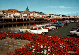 CPM - St GILLES CROIX De VIE - Le Port (voitures Peugeot 404) ... Edition La Cigogne - Saint Gilles Croix De Vie