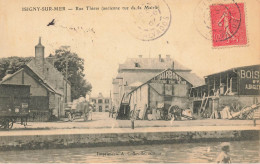 Isigny Sur Mer * 1907 * Rue Thiers ( Ancienne Rue De La Mairie ) * Entreprise De Charbons Bois Clouterie Zinc * Bois - Altri & Non Classificati