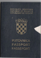 C144 -   CROATIA  - PASSPORT  -  I. MODEL  -  LADY  - 1992  - VISA: CANADA, ISRAEL, UK, MALTA, IRELAND, MOROCCO - Historische Documenten