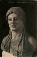 Athenes - Female Statue - Grèce