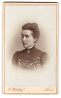 Fotografie E. Hartkopf, Soest, Portrait Junge Dame Mit Kragenbrosche  - Anonieme Personen