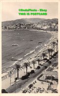 R432635 2259. Cannes. La Plage De La Croisette Et Le Suquet. Collection La Cote - Monde