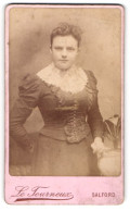 Photo M. Le Tourneux, Salford, 189. Regent Road, Heranwachsende Im Taillierten Rüschenkleid  - Personnes Anonymes