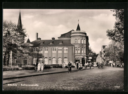 AK Bitterfeld, Rathenaustrasse Mit Fahrradfahrern  - Bitterfeld