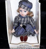 * Poupée Porcelaine D'une Trentaine D'année - Muñecas