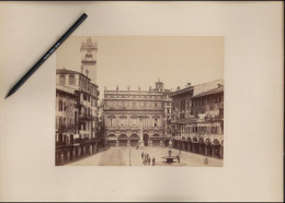 Foto Unbekannter Fotograf, Ansicht Verona, Piazza Della Erbe, Ladengeschäft Gomberto Veroi Und Bernardo Busti  - Lugares