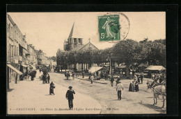 CPA Chauvigny, La Place Du Marché Et L`Eglise Notre-Dame  - Chauvigny