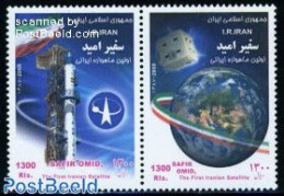 Iran/Persia 2009 Safir Omid Satellite 2v [:], Mint NH, Transport - Various - Space Exploration - Globes - Geographie