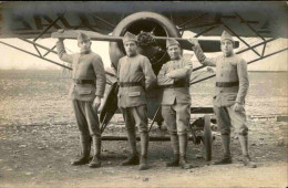 AVIATION -  Carte Postale Photo D'un Avion En Gros Plan Avec Personnages ( Militaires ) - L 152053 - 1914-1918: 1. Weltkrieg