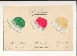 SAINTE CATHERINE - Trois Petits Bonnets En Tissus  Vert Rose Jaune  - Santa Catalina