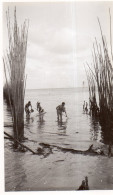 Photographie Photo Vintage Snapshot Pêche épuisette Fishing Plage - Otros & Sin Clasificación