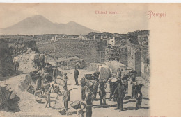 POMPEI-NAPOLI-ULTIMI SCAVI-BELLA E ANIMATA CARTOLINA NON VIAGGIATA 1900-1904-RETRO INDIVISO - Pompei