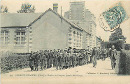 18 AUBIGNY  SUR NERE - Ecole De Garçons Sortie Des élèves - Aubigny Sur Nere