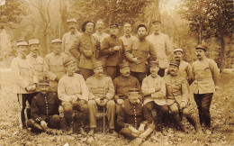 CARTE PHOTO NON IDENTIFIEE GROUPE D'OFFICIERS POSANT PHOTO SOUILLARD 42 RUE CARDINAL LEMOINE PARIS - Zu Identifizieren