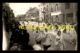 80 - ALBERT - PROCESSION RELIGIEUSE - ANNEES 30 - 4-6-8-10 RUE FELIX FAURE - LES ANGES - CARTE PHOTO ORIGINALE - Albert