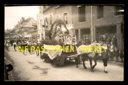 80 - ALBERT - PROCESSION RELIGIEUSE - ANNEES 30 - 4-6-8-10 RUE FELIX FAURE - CHAR ATTELE - CARTE PHOTO ORIGINALE - Albert