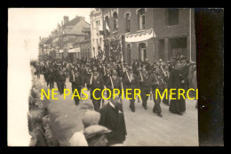 80 - ALBERT - PROCESSION RELIGIEUSE - ANNEES 30 - 4-6-8-10 RUE FELIX FAURE - LES MINEURS - CARTE PHOTO ORIGINALE - Albert