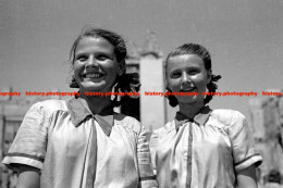 F014976 Russian Girls. Stalingrad. Parade. 1945 - REPRODUCTION - Other & Unclassified