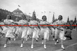 F014973 Athlete Parade. Girls. USSR. Russia. Moscow. 1938 - REPRODUCTION - Other & Unclassified