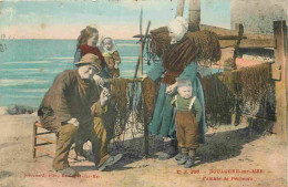 62 - Boulogne Sur Mer - Famille De Pêcheurs - Animée - Colorisée - Enfants - CPA - Oblitération Ronde De 1914 - Voir Sca - Boulogne Sur Mer