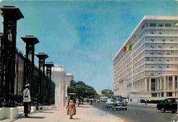 Automobiles - Sénégal - Dakar - Le Building Des Services Administratifs De La République - CPM - Voir Scans Recto-Verso - Turismo