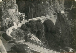 06 - Menton - Frontière Franco-Italienne - Le Pont Saint Louis - Animée - Automobiles - Mention Photographie Véritable - - Menton