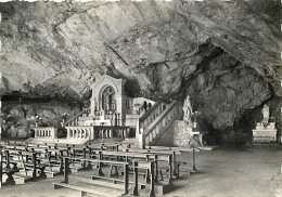 83 - La Sainte Baume - Chapelle Dans L'intérieur De La Grotte - Mention Photographie Véritable - CPSM Grand Format - Car - Saint-Maximin-la-Sainte-Baume