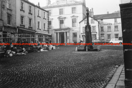 Q003552 Ulverston Market Place. District Bank. Cumbria. 1967 - REPRODUCTION - Altri & Non Classificati