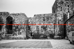 Q003504 Cockermouth Castle. Courtyard. Cumbria. 1968 - REPRODUCTION - Altri & Non Classificati