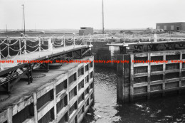 Q003249 Dock Basin. Barrow In Furness. Cumbria. 1974 - REPRODUCTION - Autres & Non Classés