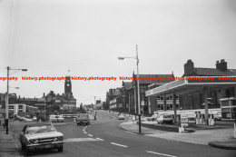 Q003225 Barrow In Furness. Town Hall. Petrol Station. 1974 - REPRODUCTION - Autres & Non Classés