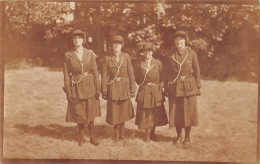 CPA SCOUTISME / SCOUTS / FEMME SCOUT / CARTE PHOTO 1900 / NOM AU VERSO DE LA CPA - Scoutisme