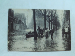 (Parie - 75 - Inondations, Crue De 1910..) -  PARIS -  Un Embarcadère De Ravitaillement, Boulevard Saint-Germain - La Crecida Del Sena De 1910